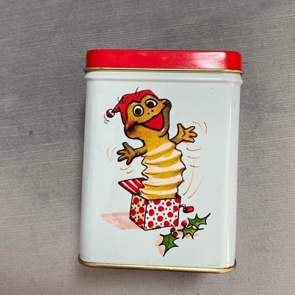 Vintage metal Suzy’s Zoo 1979 Christmas tin and JSNY tray - Picture 12 of 17